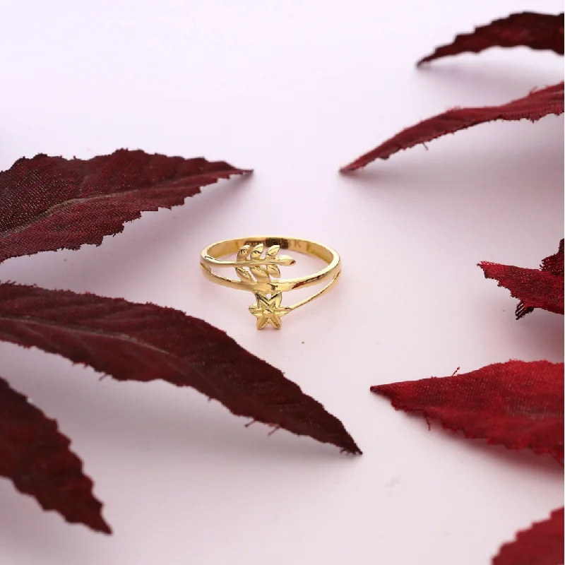 Unique Gold Ring for Fashionistas-Gold Star & Leaf Design Ring 18KT - FKJRN18K9235