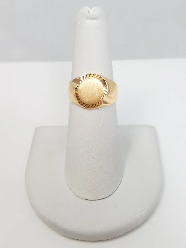 Bridal Ring Set for Weddings-Chic New Solid 18k Yellow Gold Signet Ring