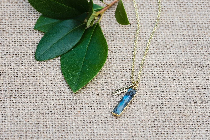 Charm Necklace for Casual Wear-Petite Labradorite Necklace