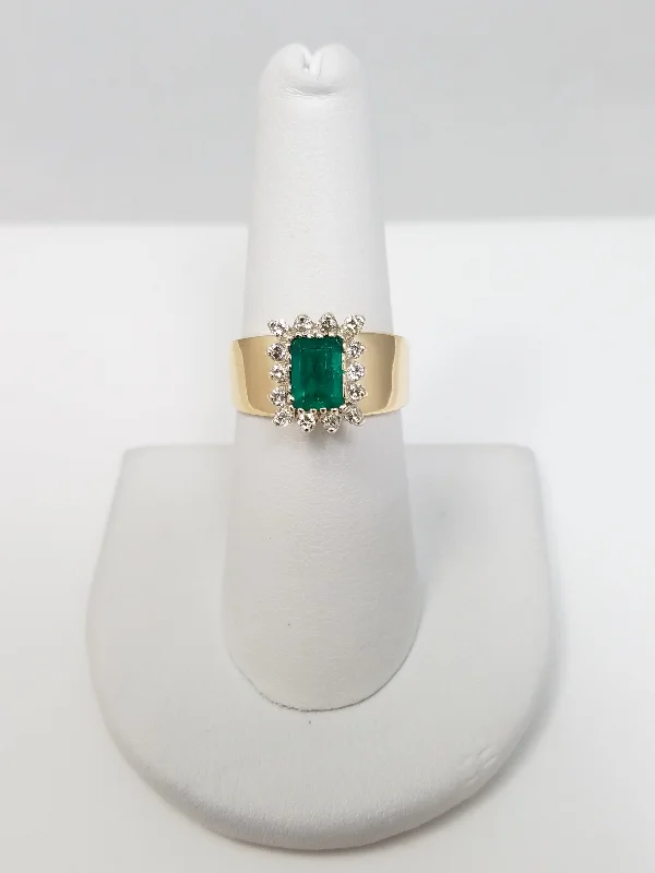 Luxury Sapphire Ring for Anniversary-Brilliant 14k Yellow Gold Synthetic Emerald Natural Diamond Ring