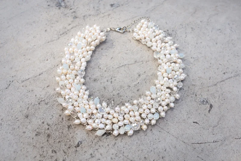 Beautiful Gold Necklace for Special Events-Big Pearl Necklace White