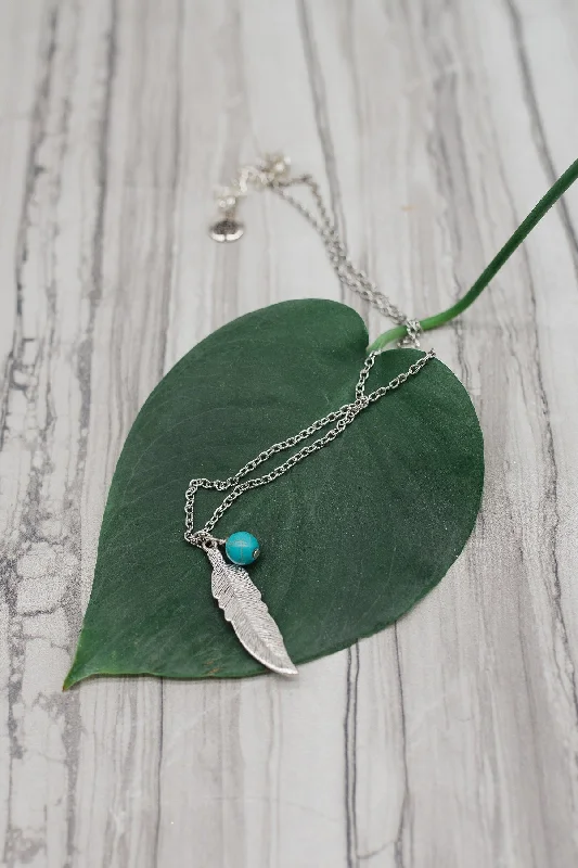 Gemstone Necklace for Summer Events-Silver Feather Necklace