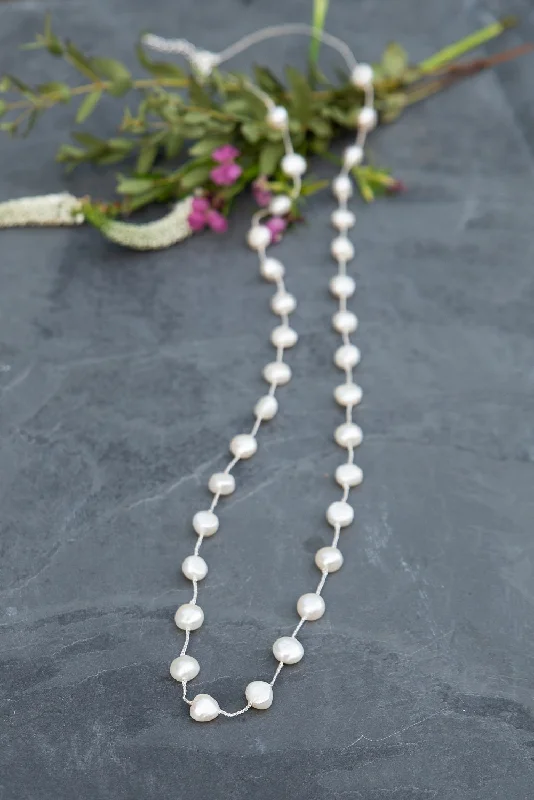 Minimalist Gold Necklace-Pressed Pearl Necklace