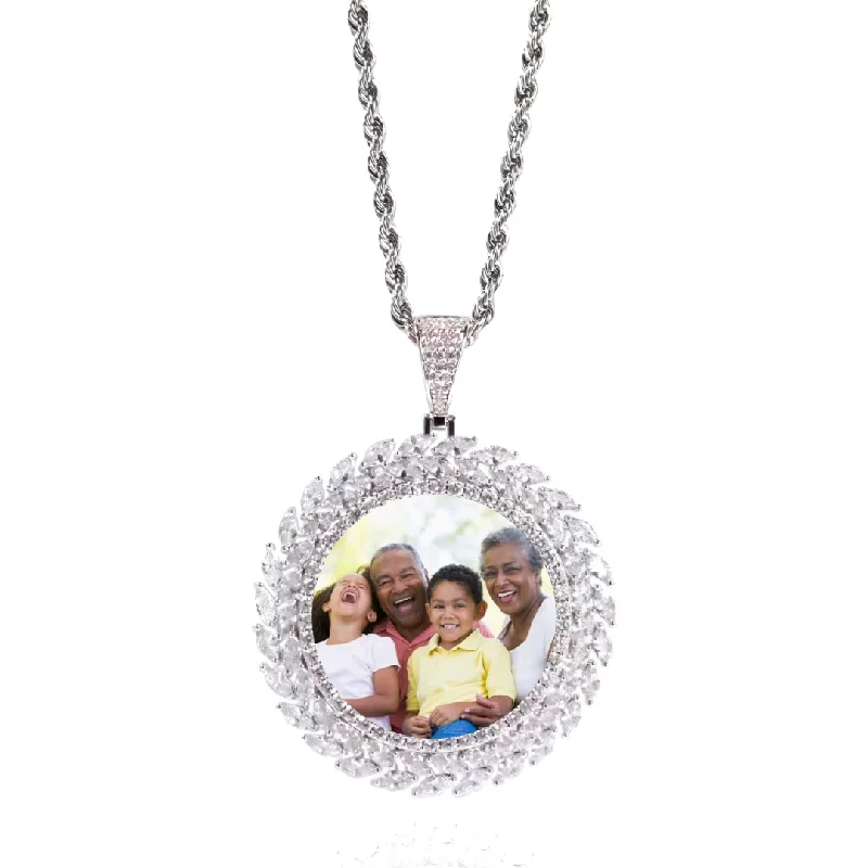 Simple Pendant Necklace for Day Wear-Eternal Radiance Photo Pendant